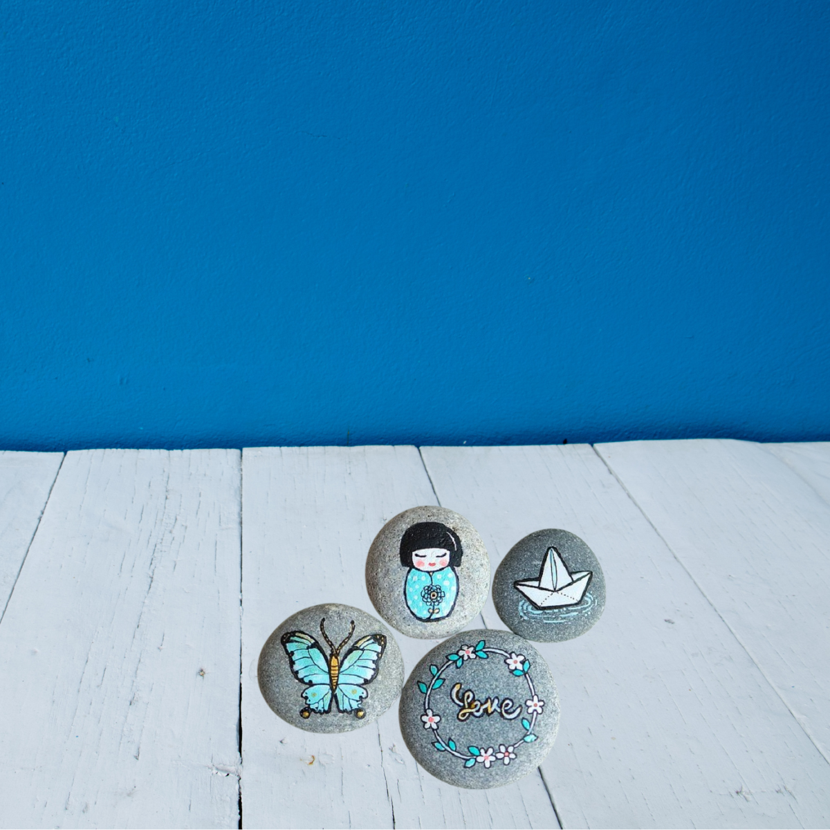 Beautiful Painting Stones Showpiece