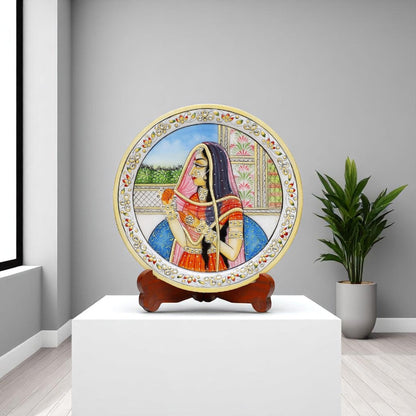 Marbel Round Mugal Lady Plate With Wood Stand