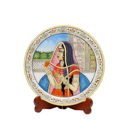 Marbel Round Mugal Lady Plate With Wood Stand